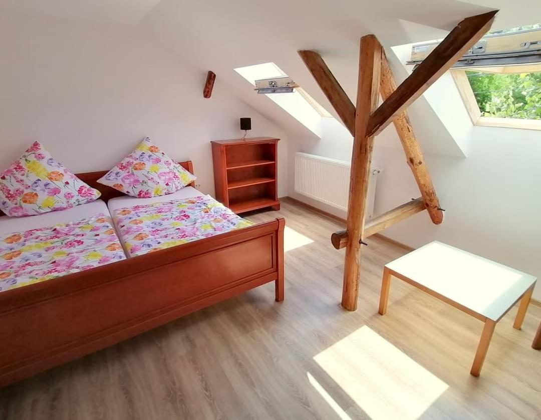 מלון Sasca Montană Casa Bunicii מראה חיצוני תמונה
