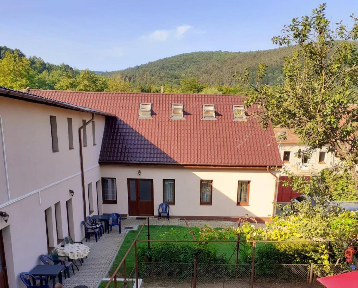 מלון Sasca Montană Casa Bunicii מראה חיצוני תמונה